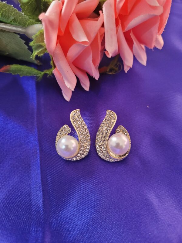 Mobius Pearl Earrings