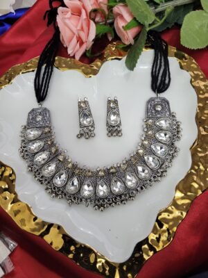 Kundan Oxidised Set – White