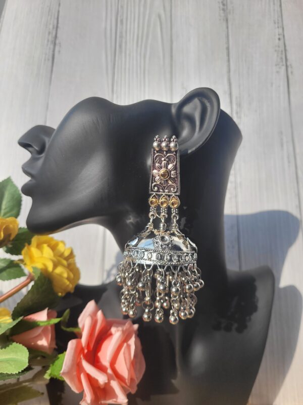 Sanchita Dual Tone Jhumka
