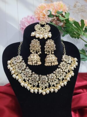 Smriti Kundan Set – Golden