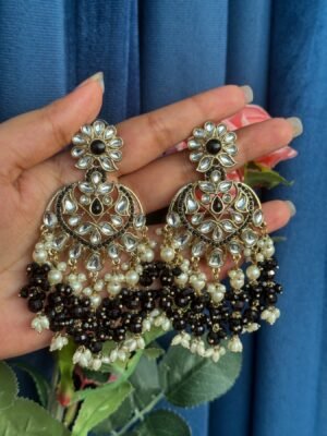Avneet Crystal Earrings – Black