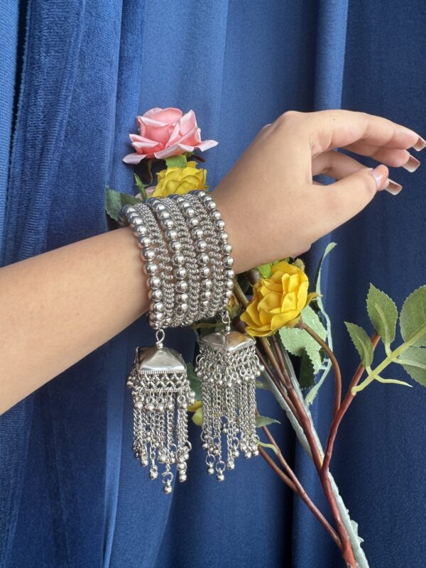 Oxidised Swirl Kada With Latkan