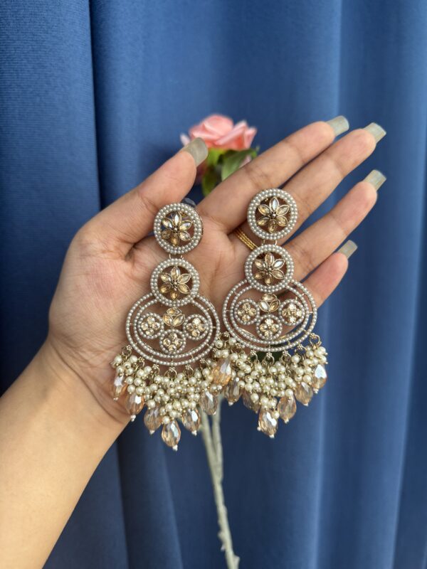 Yasmeen Premium Earrings - Golden
