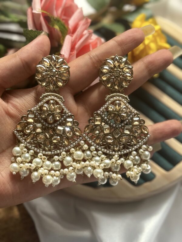 Exclusive Beauty - White (Pattern 2)