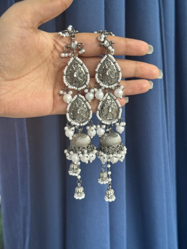Shipra Gun Metal Beauty With Kaan Chain