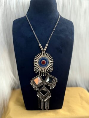 Long Neckpiece