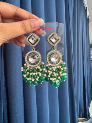 Manjot Lightweight Kundan Earrings – Dark Green