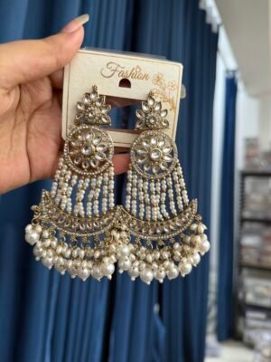 Antra Kundan Chandbali – White