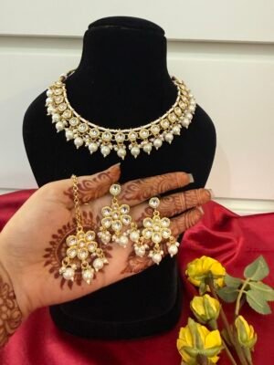 Shrishti Kundan Set – White