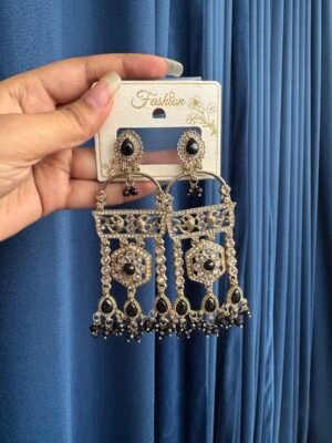 Nishika Kundan Earrings – Black