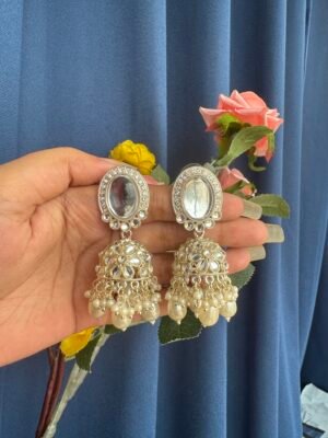 Yashvi White Kundan Jhumka