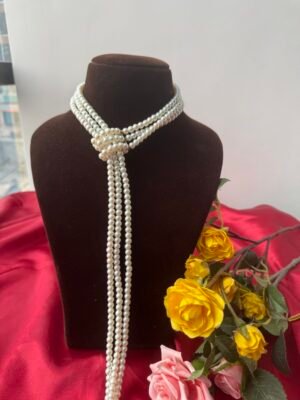 Unique pearl choker